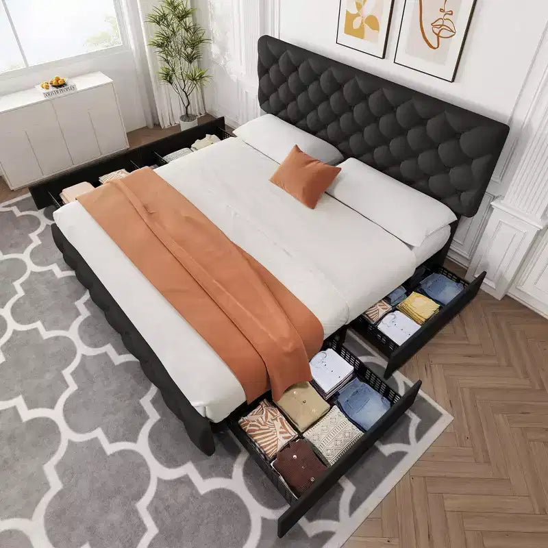 Struttura letto matrimoniale con 4 cassetti contenitore e testiera, base imbottita in lino con supporto a doghe in legno, non necessita di rete a molle