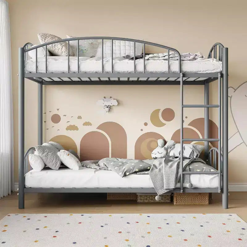 Letto a castello in metallo a due piazze, con ringhiera ad arco e scaletta di sicurezza, design salvaspazio, non è necessario il letto a molle