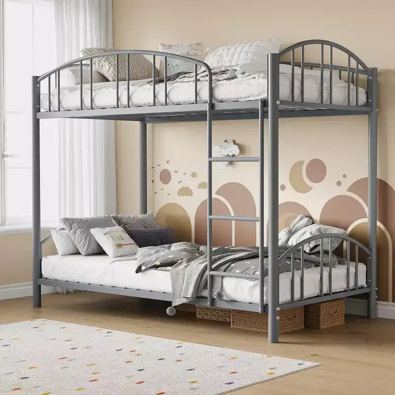 Letto a castello in metallo a due piazze, con ringhiera ad arco e scaletta di sicurezza, design salvaspazio, non è necessario il letto a molle