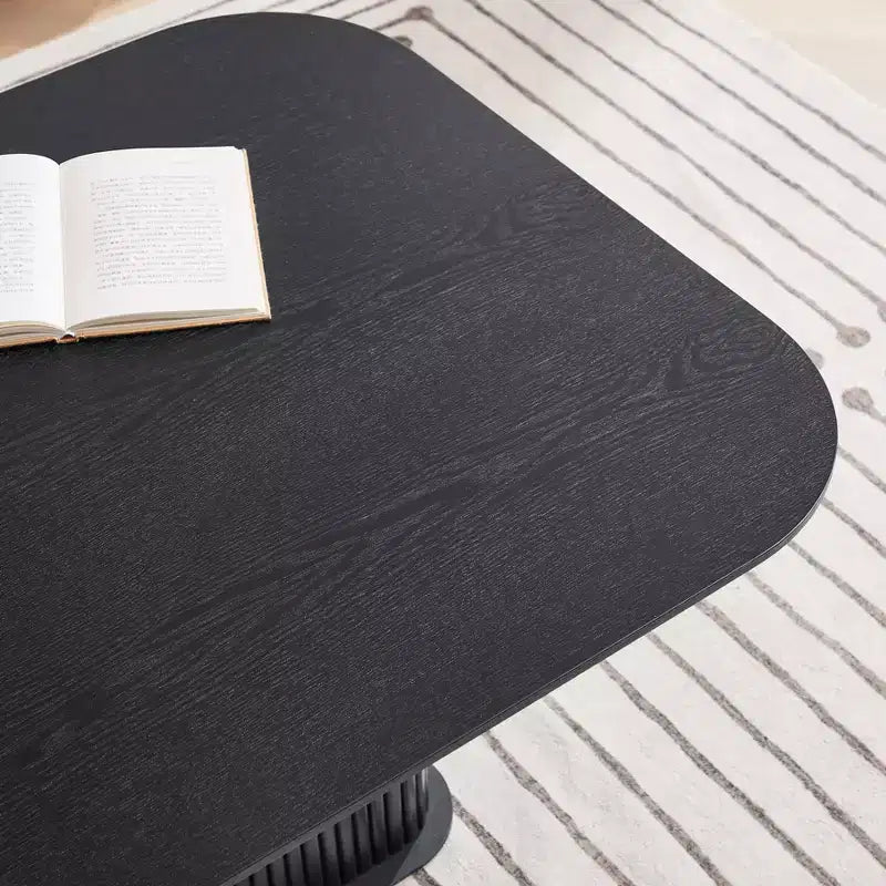 Tavolino da caffè con superficie in legno di rovere nero e piedini in metallo nero