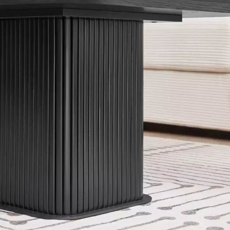 Tavolino da caffè con superficie in legno di rovere nero e piedini in metallo nero