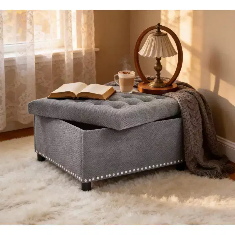 Pouf Quadrato Contenitore Sapir Rivestito con Tufting e Borchie Decorative