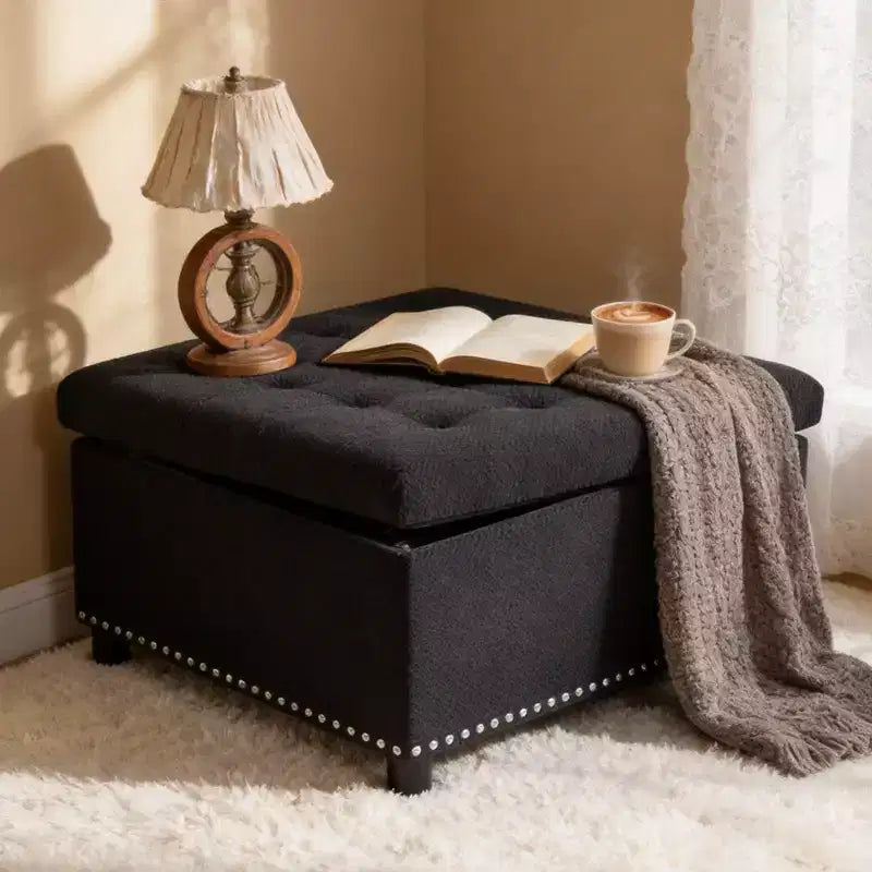 Pouf Quadrato Contenitore Sapir Rivestito con Tufting e Borchie Decorative