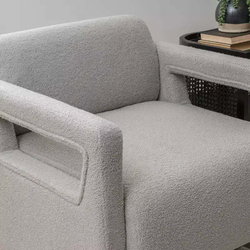 Poltrona Landon con rivestimento in finto shearling grigio chiaro
