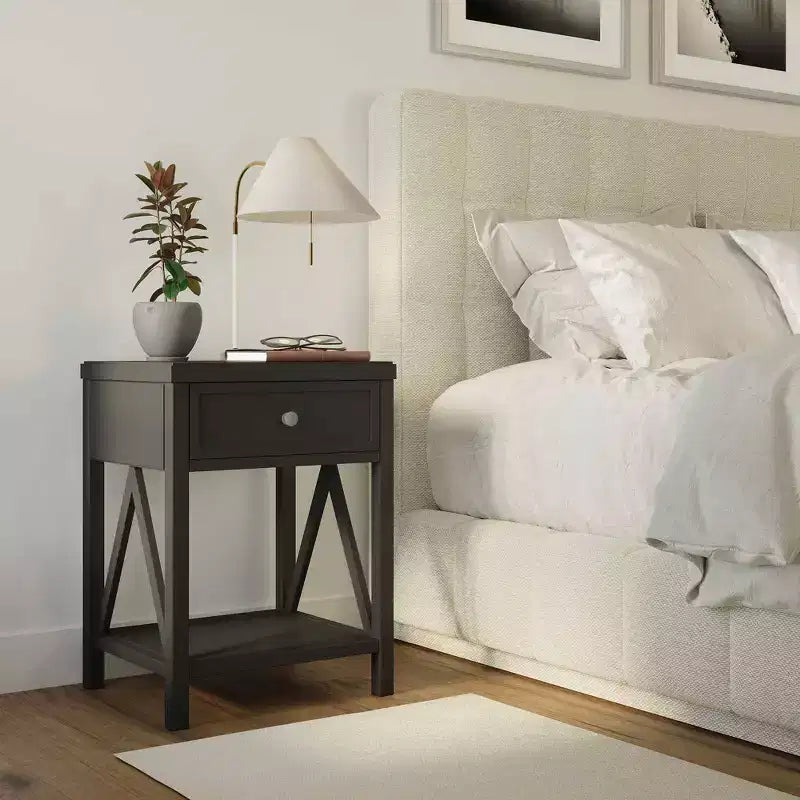 Comodino da 27,7" in legno tradizionale color Auburn con cassetto